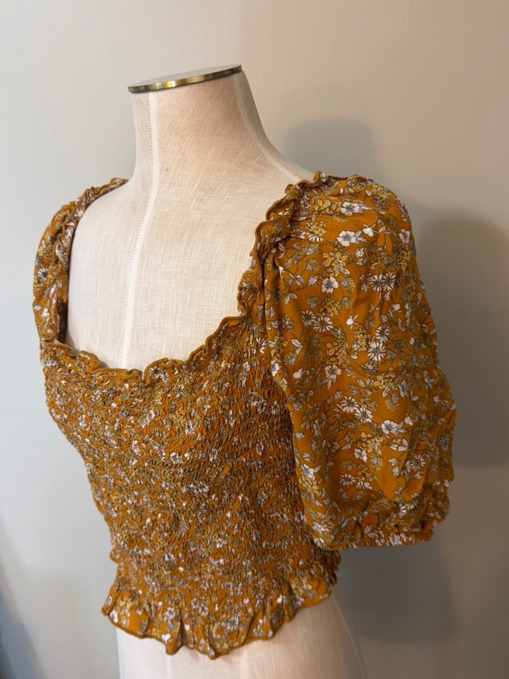 Arizona Jeans  Floral Square-Neck Crop Elaatic Top in Mustard
